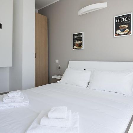 Italianway-Sammartini Apartment Milan Bagian luar foto