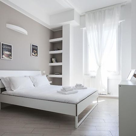 Italianway-Sammartini Apartment Milan Bagian luar foto