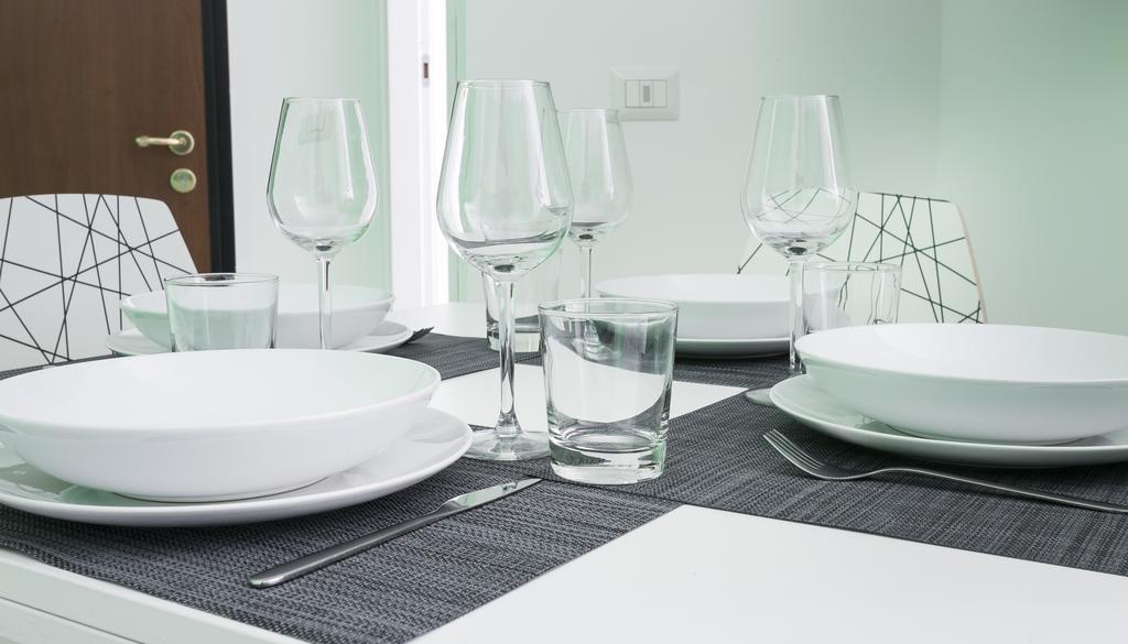Italianway-Sammartini Apartment Milan Bagian luar foto