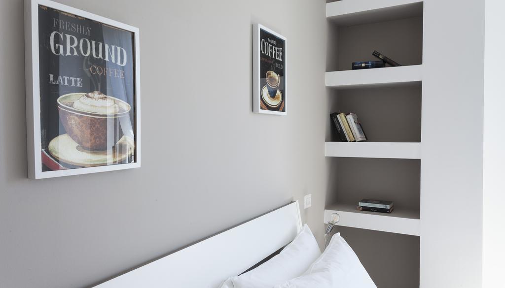 Italianway-Sammartini Apartment Milan Bagian luar foto